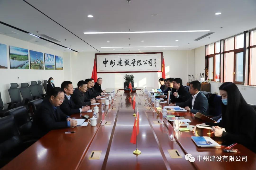大唐河南清潔能源有限責(zé)任公司總經(jīng)理王永民、金風(fēng)科技集團(tuán)國內(nèi)營銷中心副總經(jīng)理韓明剛一行到我司參觀考察